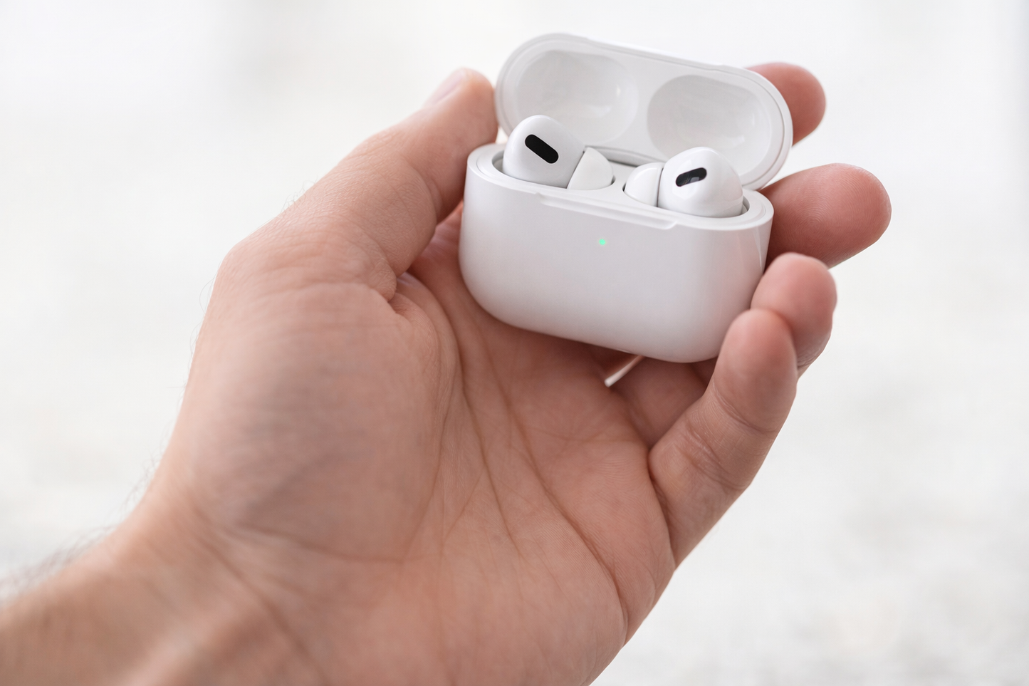 Auriculares Inalámbricos Pro 4 con Cancelación de Ruido | Bluetooth y Estuche de Carga